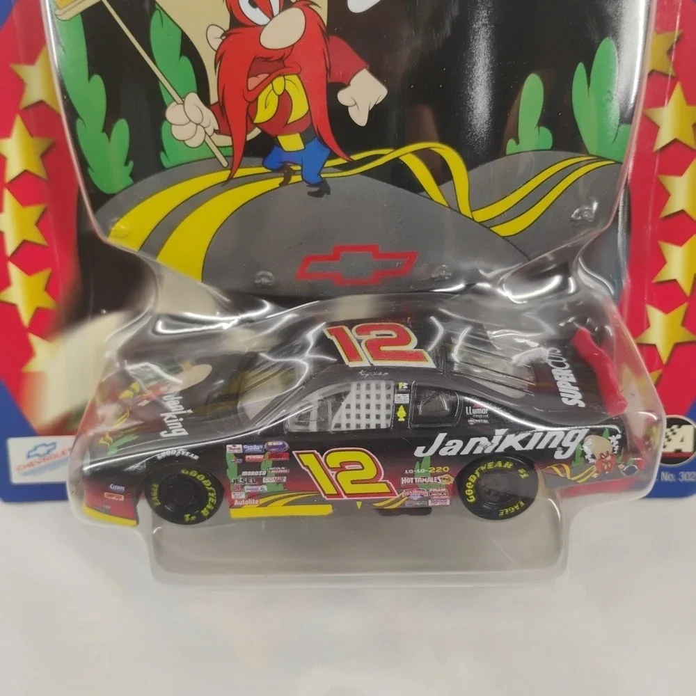 WINNERS‎ CIRCLE RACE HOOD JaniKing 1/43 SCALE #12 Kerry Earnhardt Yosemite Sam